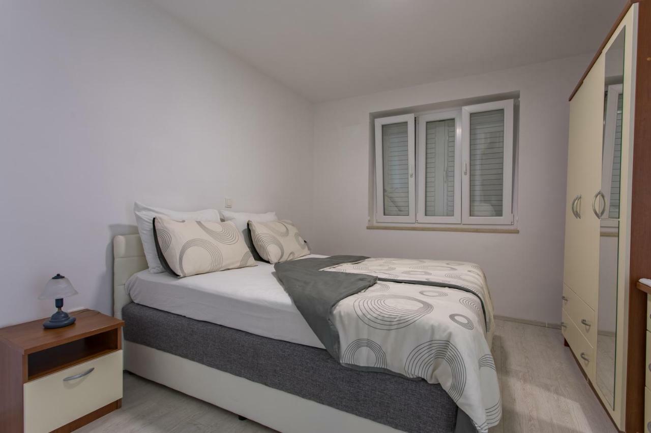 Apartmani Marija Jakir เบรลา ภายนอก รูปภาพ