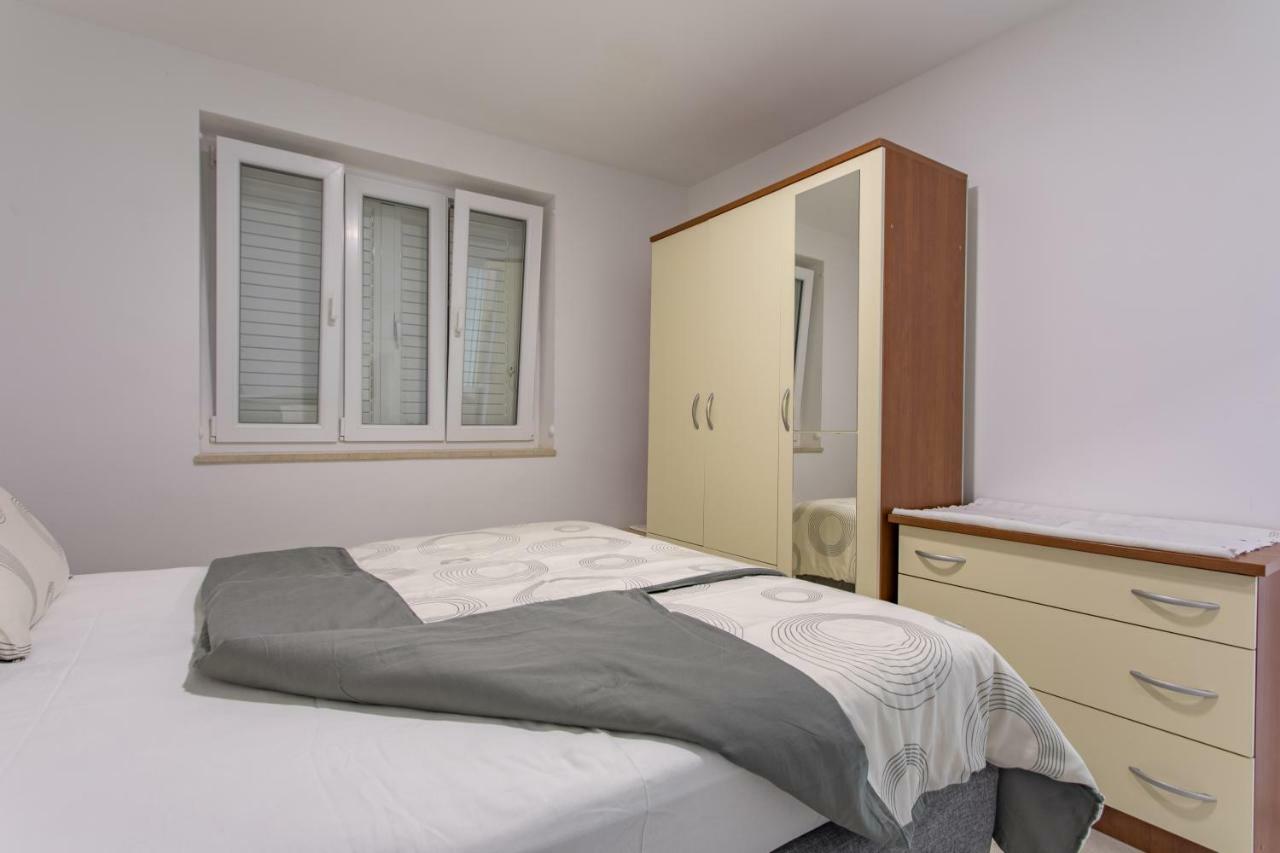 Apartmani Marija Jakir เบรลา ภายนอก รูปภาพ