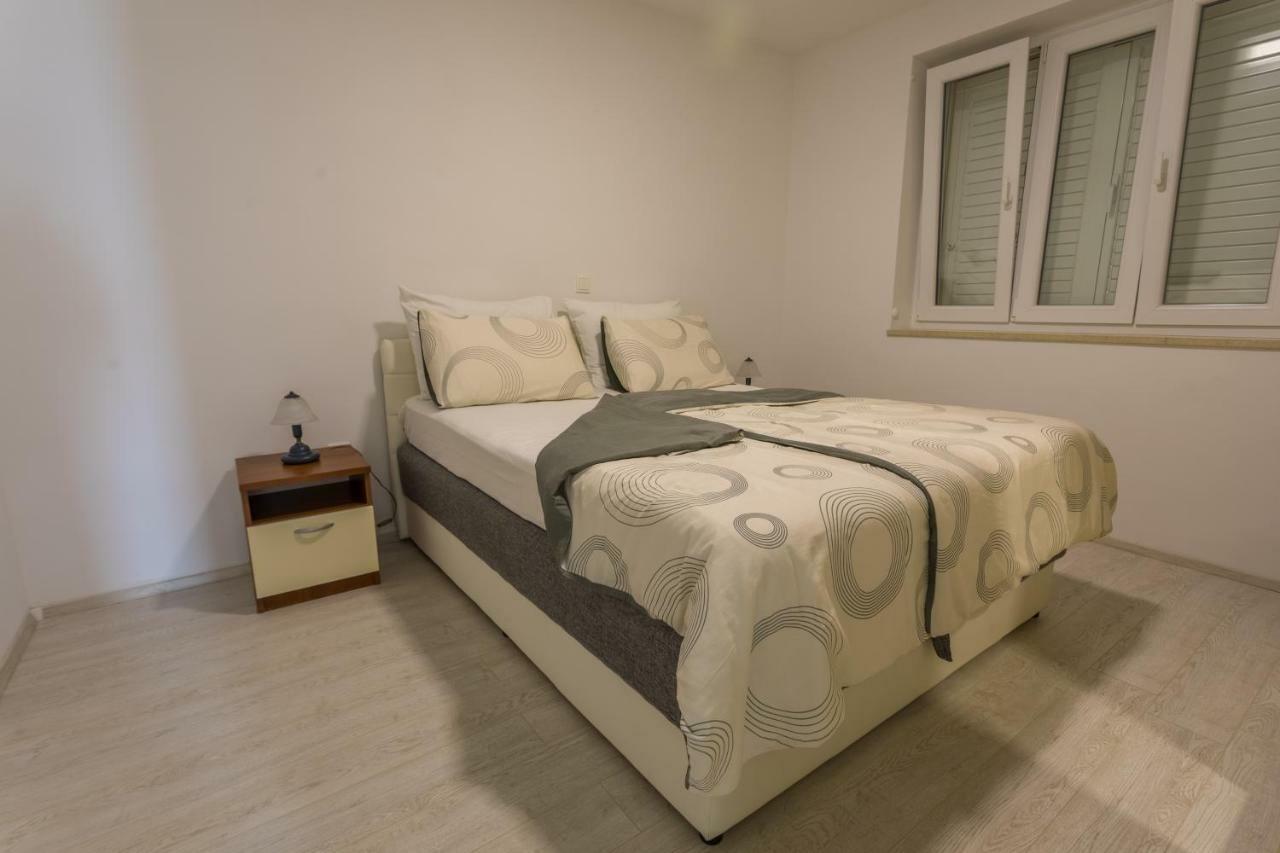 Apartmani Marija Jakir เบรลา ภายนอก รูปภาพ