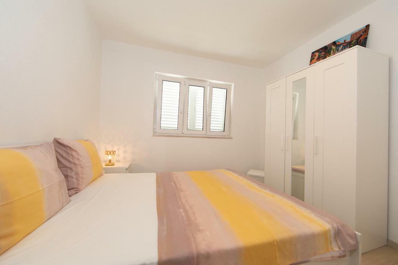 Apartmani Marija Jakir เบรลา ภายนอก รูปภาพ