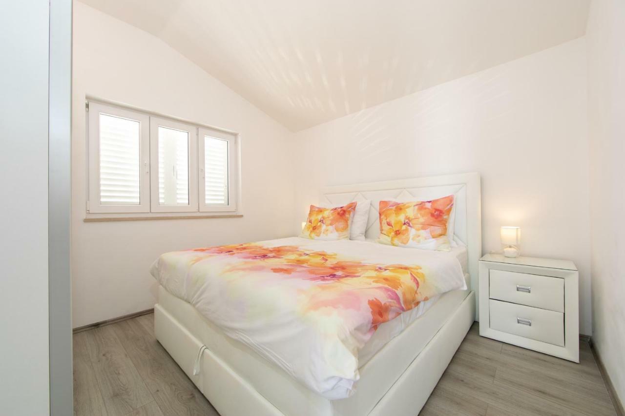 Apartmani Marija Jakir เบรลา ภายนอก รูปภาพ